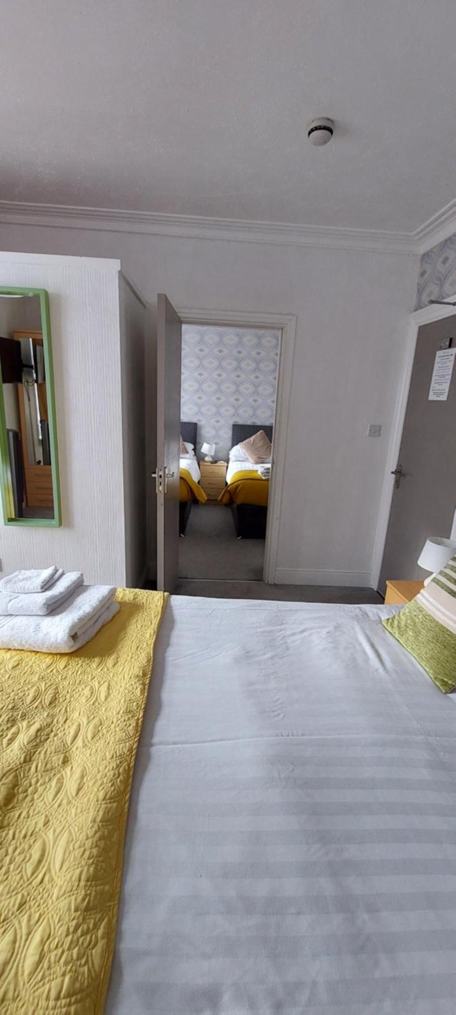Glenavon Guest House Llandudno Bagian luar foto